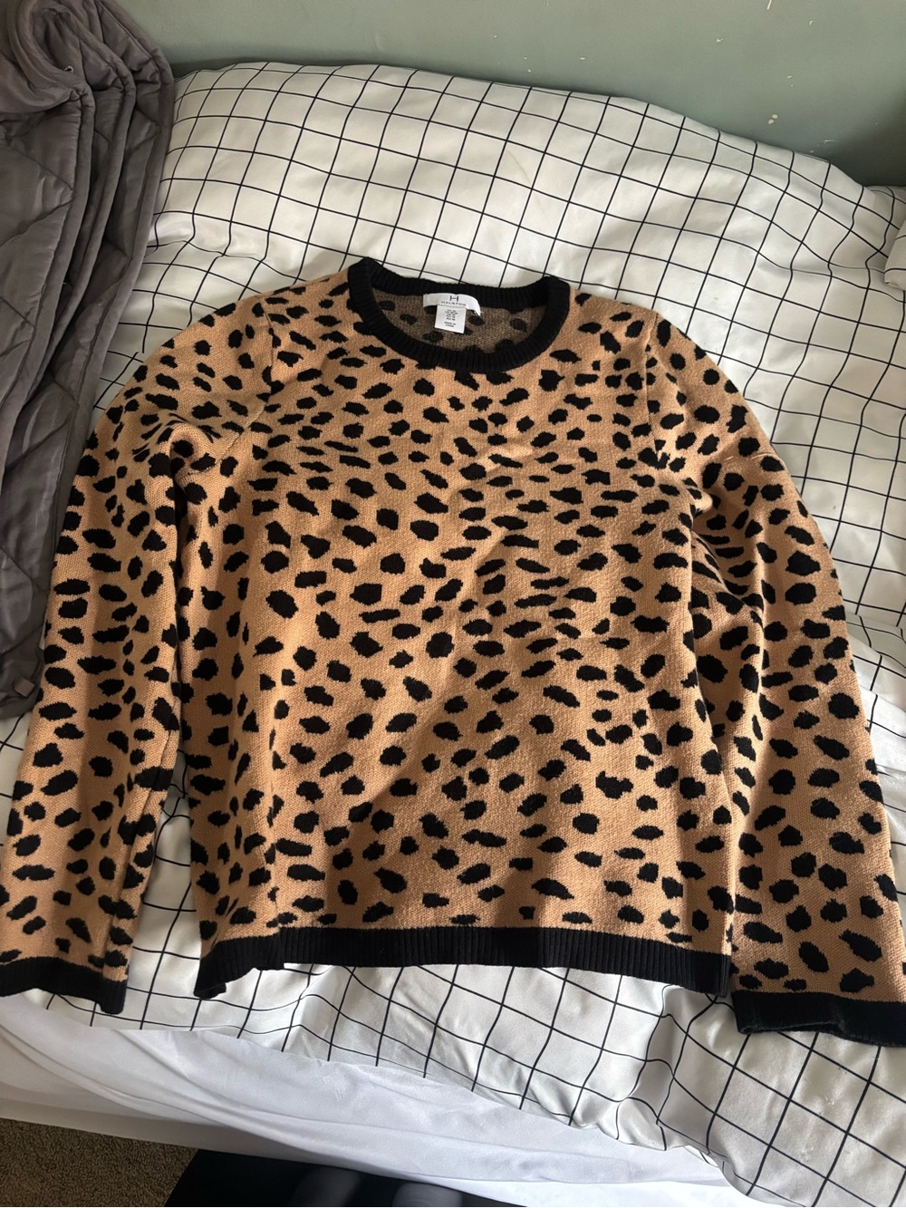 Leopard Print Crewneck Sweater - Black & Camel